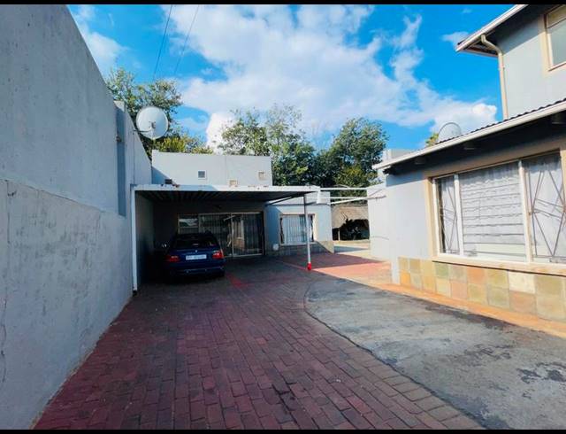 8 BEDROOM HOUSE FOR SALE IN PRIMROSE
